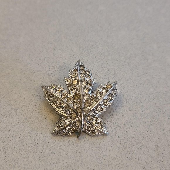 Silver Colored Maple Leaf Brooch with Rhinestones - Picture 5 of 8
